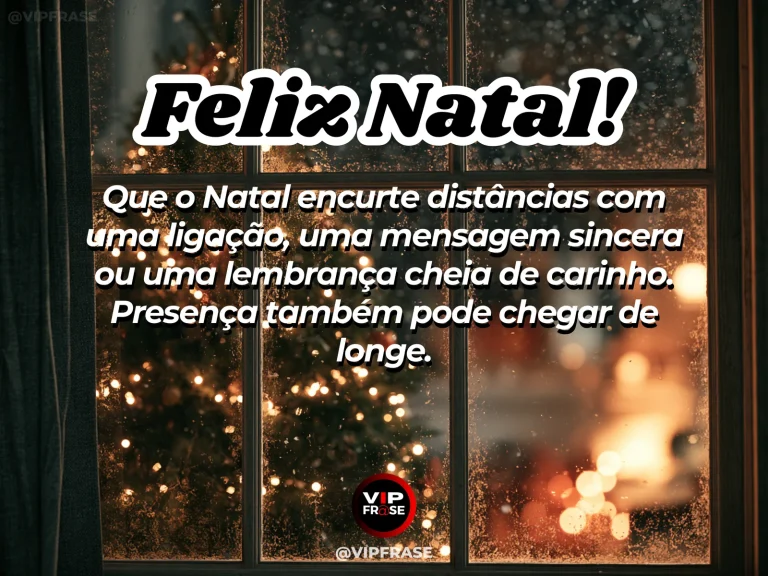 Mensagem de Natal sobre carinho, com janela com luzes natalinas e celular sem conteúdo visível sobre mesa, atmosfera de conexão à distância.
