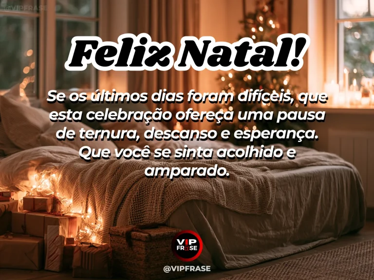 Mensagem de Natal sobre conforto, esperanca, com manta clara, almofadas e vela ao lado de uma árvore natalina suave, clima de acolhimento.