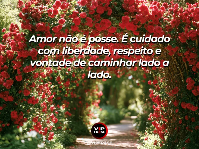 Frase de amor com fundo romântico e delicado sobre quem ama cuida sem prender.