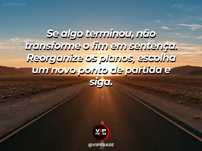 Frase motivacional sobre recomeço, com uma estrada aberta seguindo para um horizonte iluminado depois da chuva.