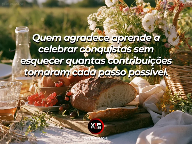Frase de gratidão com várias mãos colaborando discretamente em torno de uma mesa