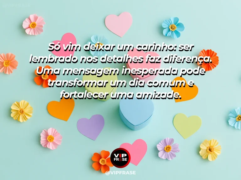 Mensagem de amizade sobre ser lembrado também é um gesto de amizade, em cena de celular virado para baixo junto a uma pequena flor e luz alegre, sugerindo uma lembrança espontânea enviada durante o dia.