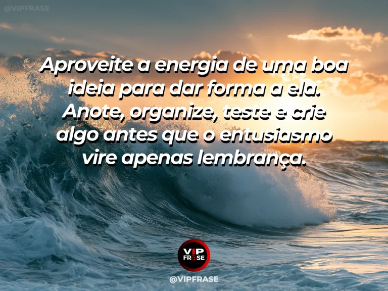 Mensagem motivacional sobre otimismo e sucesso, com um caderno aberto, protótipo simples e materiais criativos em fase inicial.
