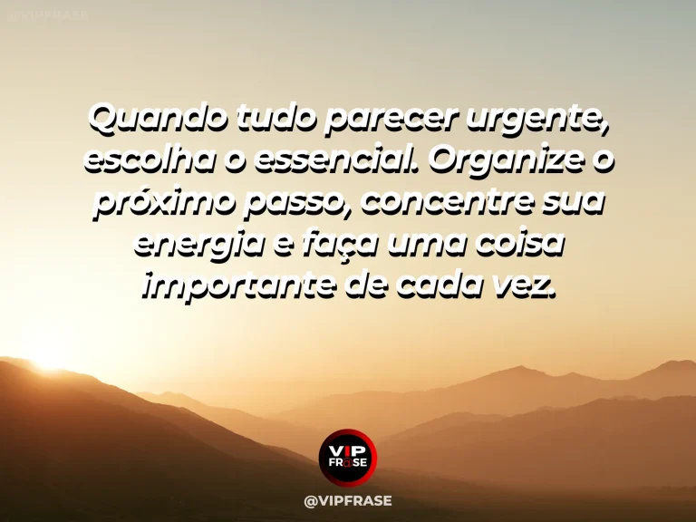 Mensagem motivacional sobre prioridade com mesa de trabalho minimalista e organizada