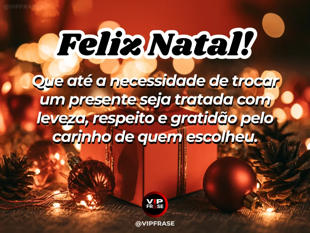 Frase de Natal sobre trocar um presente com delicadeza, com mãos refazendo o laço de uma caixa.