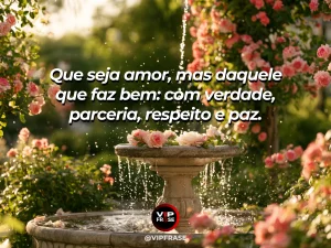 Frase de amor com fundo romântico e delicado sobre um amor que faz bem à vida.