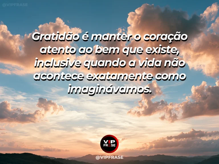 Mensagem de gratidão com cena de luz atravessando nuvens depois de uma chuva, paisagem calma e sensação de esperança realista