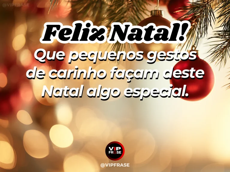 Mensagem de Natal sobre carinho, com mãos colocando um pequeno enfeite artesanal na árvore, luzes douradas e clima delicado.