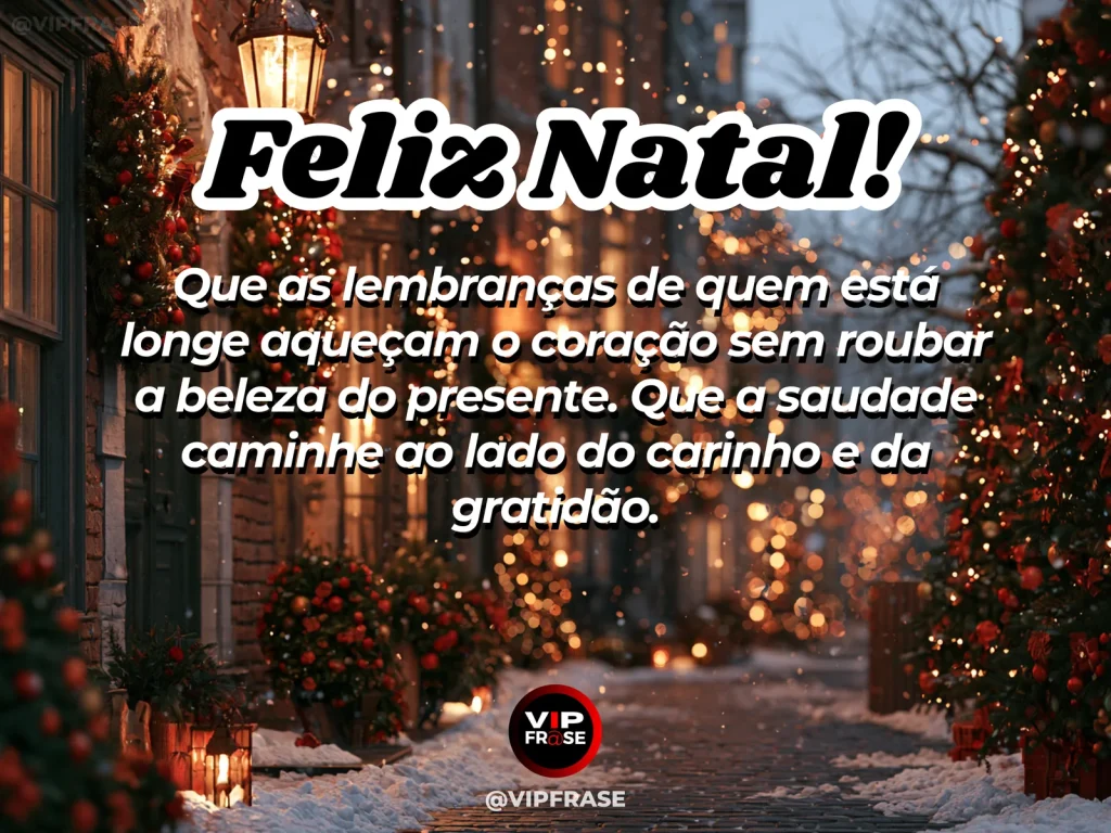 Mensagem de Natal sobre saudade, gratidao, com janela noturna com luzes natalinas refletidas e fotografia desfocada ao lado de uma vela.