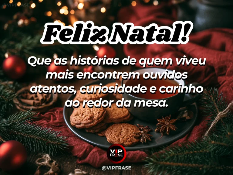 Mensagem de Natal sobre família e sabedoria, com álbum antigo aberto sobre mesa de Natal, óculos, chá e fotografia sem rostos legíveis, clima de memória compartilhada.