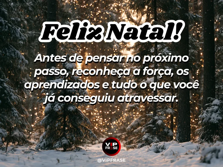 Mensagem de Natal sobre autoestima e superação, com trilha iluminada por pequenas luzes natalinas levando a um mirante, atmosfera de conquista silenciosa e crescimento.