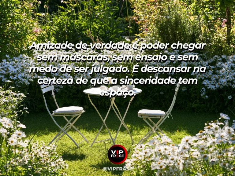 Mensagem de amizade sobre uma amizade sincera não precisa de máscaras, em cena de sala clara e simples com duas cadeiras sem barreiras entre elas, transmitindo abertura, autenticidade e confiança.