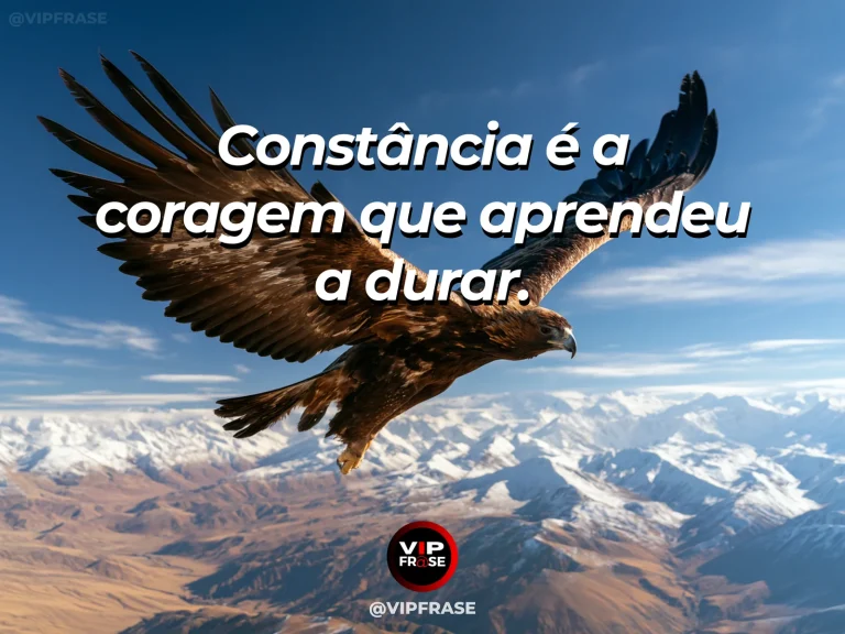 Frase de força sobre a coragem que dura, com águia em voo firme sobre vale verde cercado por montanhas nevadas.