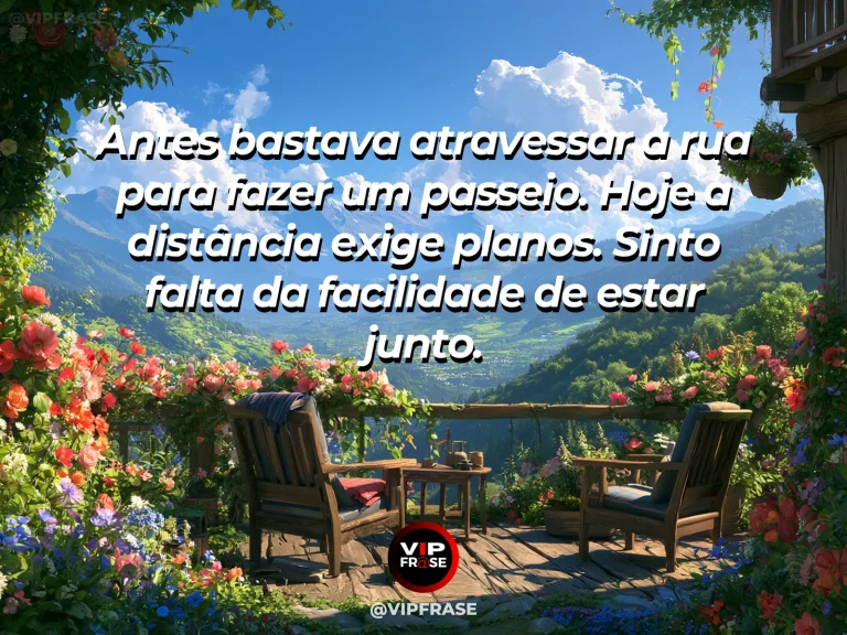Mensagem sobre saudade, com caminho entre duas casinhas com jardins iluminados.