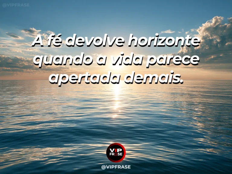 Frase de fé sobre esperança e novos horizontes, com falésias sobre oceano azul, horizonte vasto e vegetação costeira.