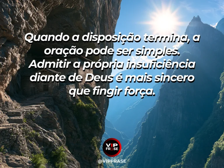 Frase de força sobre a graça que sustenta o coração cansado, com santuário humilde em paredão monumental iluminado por raios de sol.