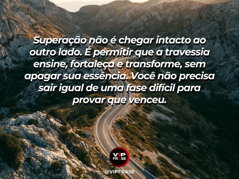Mensagem de superação em rio atravessando cânion e alcançando vale verde visto do alto, simbolizando transformação ao longo da travessia.