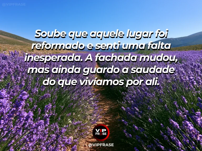 Mensagem sobre saudade, com fachada de casa renovada com jardim de rosas e portão antigo.