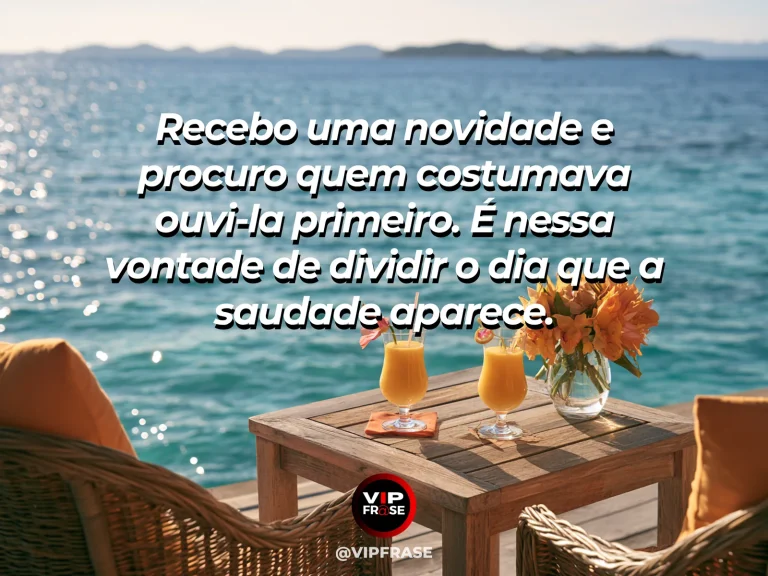 Mensagem de saudade sobre a falta de dividir as novidades, com escrivaninha com bilhetes, cartão e janela iluminada.