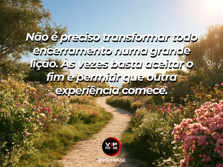 Mensagem de recomeço sobre aceitar que uma etapa acabou e abrir-se a outra, em terraço limpo iluminado com folhas secas e flores novas.