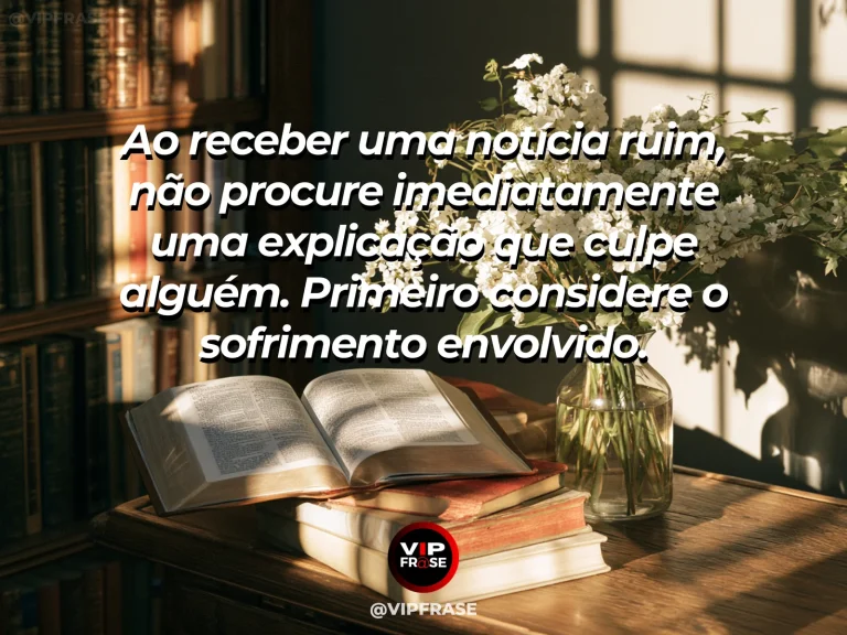 Mensagem de sabedoria sobre acolhimento diante de notícia difícil, com cadeira acolhedora e chá quente ao lado de flores.