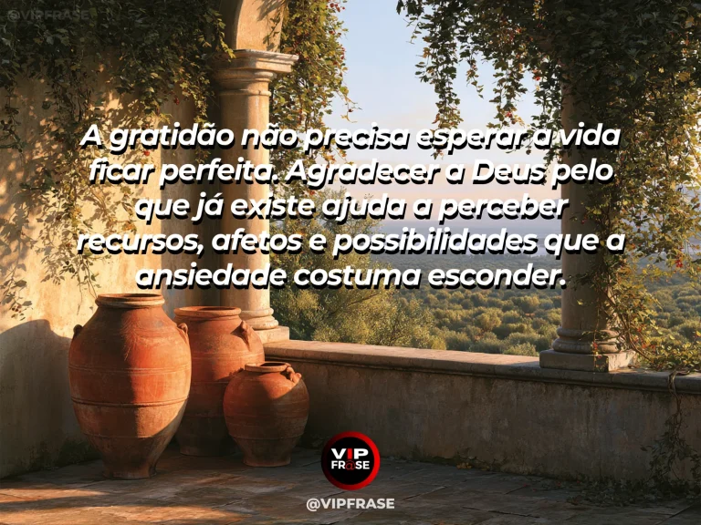 Mensagem sobre Deus com varanda mediterrânea com frutas, flores e paisagem luminosa.