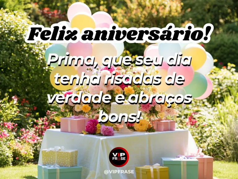 Mensagem de aniversário para prima sobre carinho, em jardim iluminado com bolo e flores.