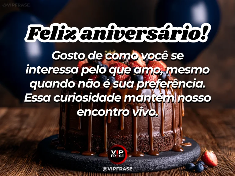 Mensagem de aniversário para marido sobre amor, com decoração acolhedora.