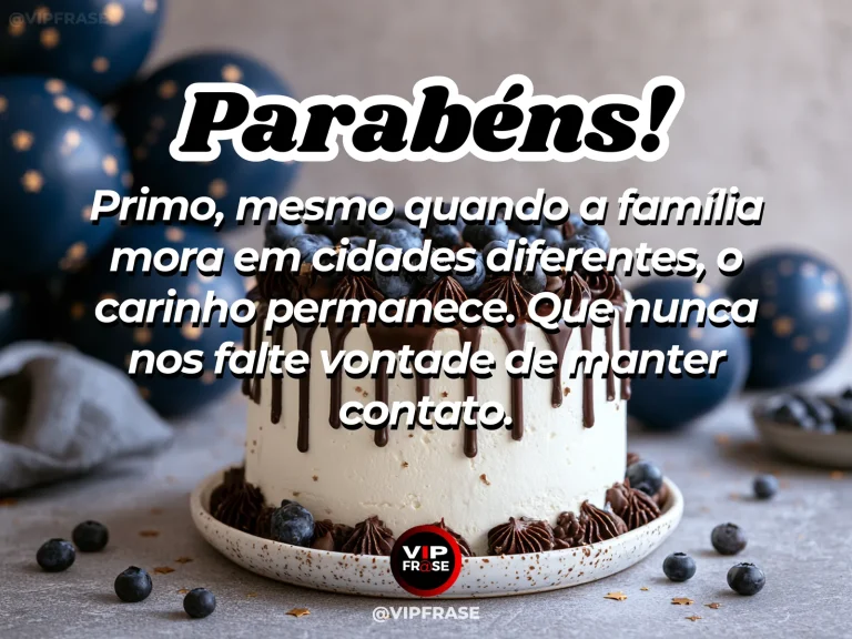 Arte de aniversário para primo sobre saudade, com small trophy with flowers and birthday gift on elegant desk.