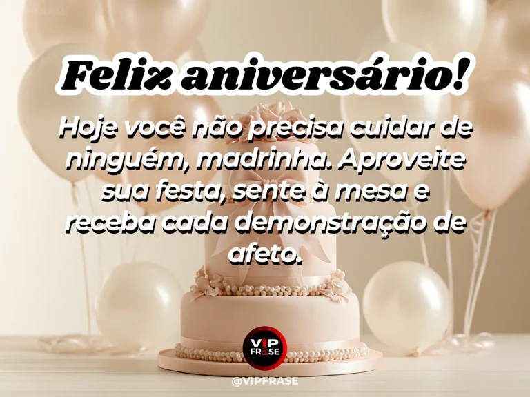 Mensagem de aniversário para madrinha sobre a madrinha também merece ser cuidada, com mesa de chá de aniversário com presentes e flores.