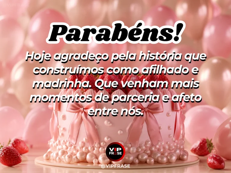 Mensagem de aniversário para madrinha sobre nossa história de afilhado e madrinha, com dois buquês e bolo sobre mesa ao ar livre.