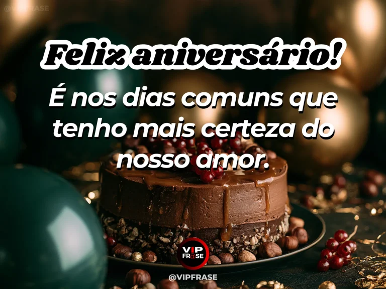 Mesa posta para duas pessoas em cozinha aconchegante, arte sobre amor presente na rotina.