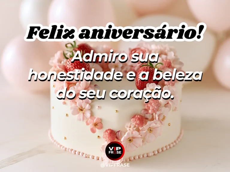 Mensagem de aniversário para namorada sobre a admiração pelo seu coração sincero, com elegant natural pastel florals and glowing candle free birthday centerpiece near window.