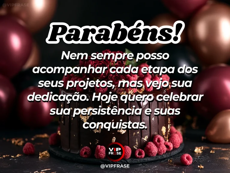 Mensagem de aniversário para namorada sobre a alegria de comemorar seu esforço, com beautiful birthday cake beside award free creative studio with vibrant flowers.