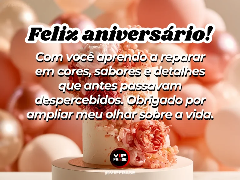 Mensagem de aniversário para namorada sobre a namorada que me ensina a prestar atenção, com sun drenched macro flowers and refined colorful birthday patisserie setting.