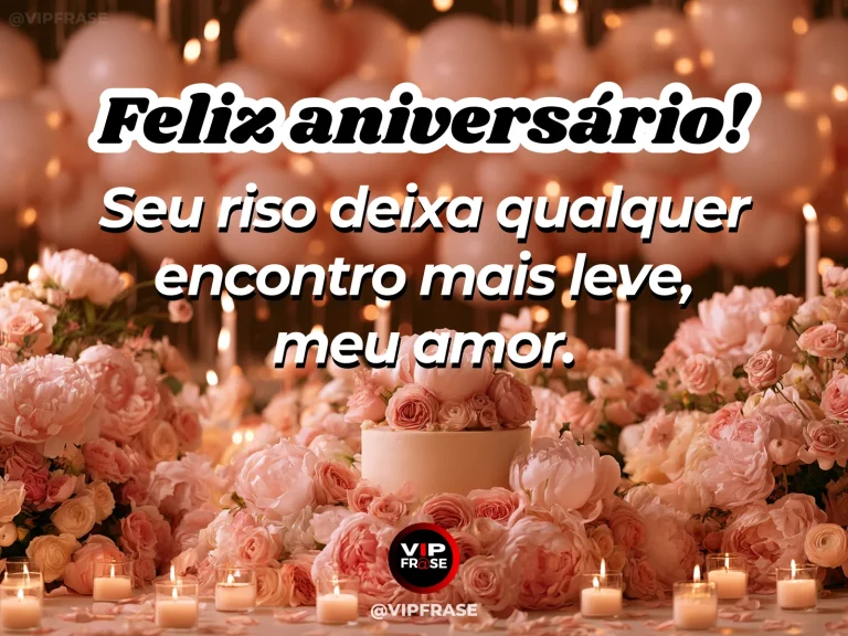 Mensagem de aniversário para namorada sobre a risada que eu espero ouvir, em cena colorida de flores e luz natural.