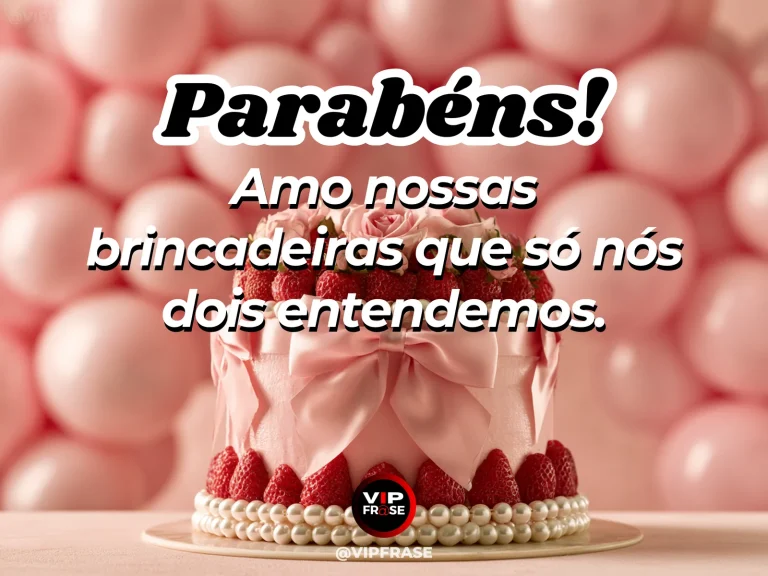 Mensagem de aniversário para namorada sobre o charme das nossas brincadeiras, com playful cozy birthday picnic with small strawberry cake and pastel balloon garland.
