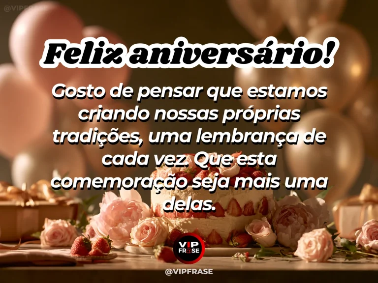 Mensagem de aniversário para namorada sobre seu aniversário e nossas pequenas tradições, com small traditional homemade birthday cake with framed blank card and flowers on antique wooden table.