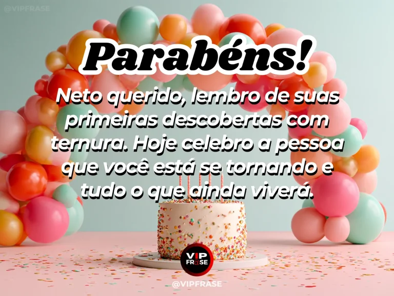 Arte de aniversário para neto mostrando bolo com confeitos coloridos entre balões pastel e mensagem sobre as primeiras descobertas do neto e as lembranças da infância.