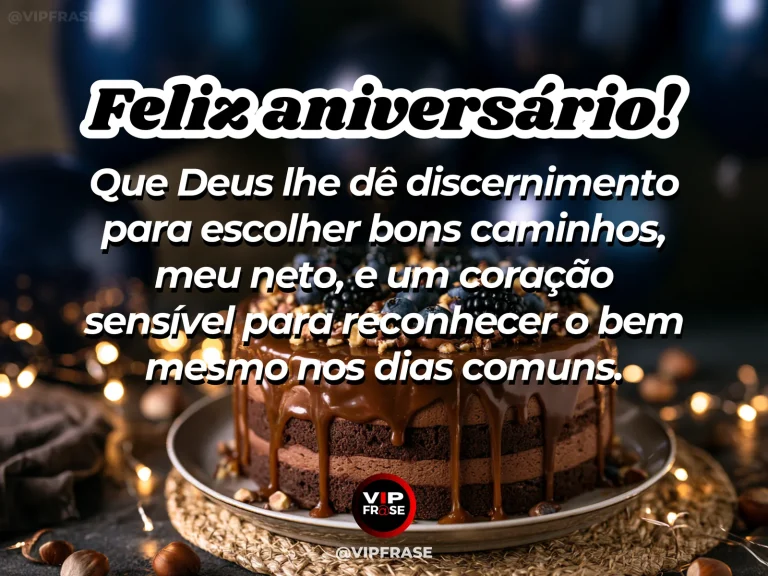 Arte de aniversário para neto mostrando bolo de chocolate com cobertura escorrida e luzes douradas e mensagem sobre discernimento e sensibilidade para fazer o bem.
