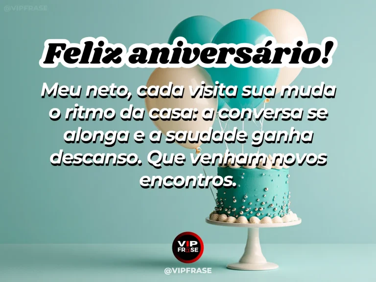 Mensagem de aniversário para neto sobre o carinho dos avós que renova a casa em cada visita do neto, ilustrada com bolo azul-esverdeado com balões pastel sobre fundo claro.