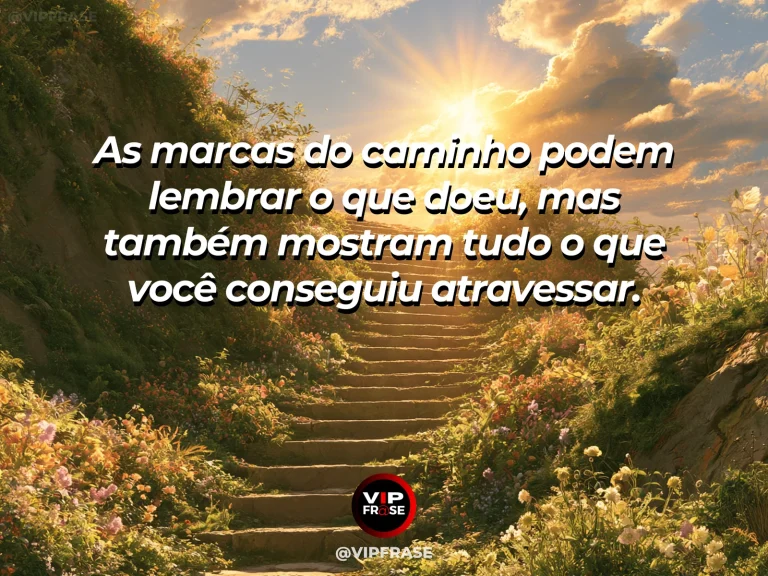 Mensagem de superação em escadaria antiga marcada pelo tempo e cercada de flores, simbolizando cicatrizes que também registram conquistas.