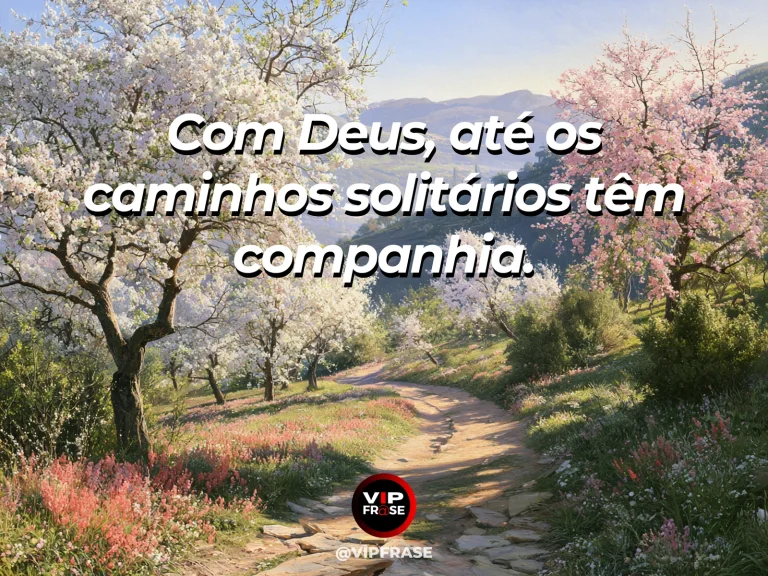 Frase sobre Deus com caminho entre árvores floridas e luz quente, banco de madeira ao lado e atmosfera acolhedora.