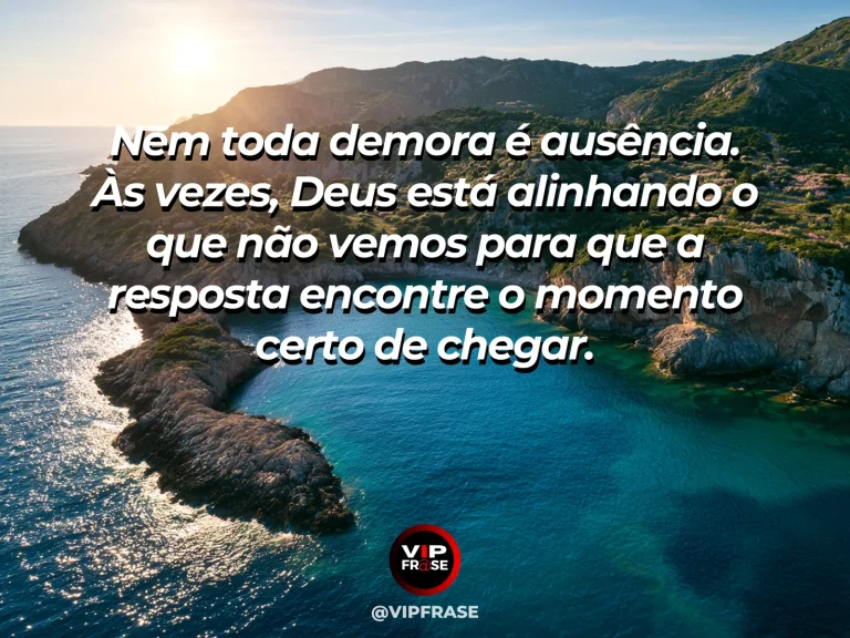 Mensagem sobre confiar no tempo de Deus com estrada costeira vista por drone.