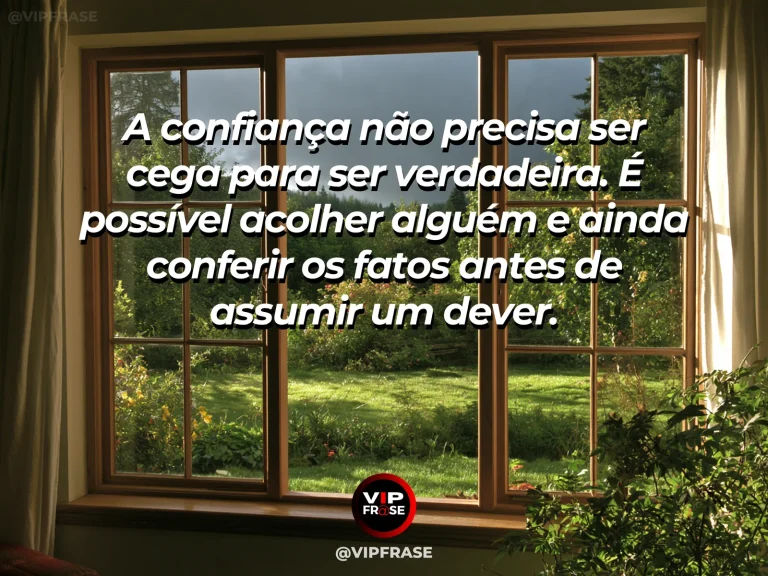 Frase de sabedoria sobre confiança com prudência, com porta de vidro aberta para jardim claro, com caderno fechado sobre mesa.