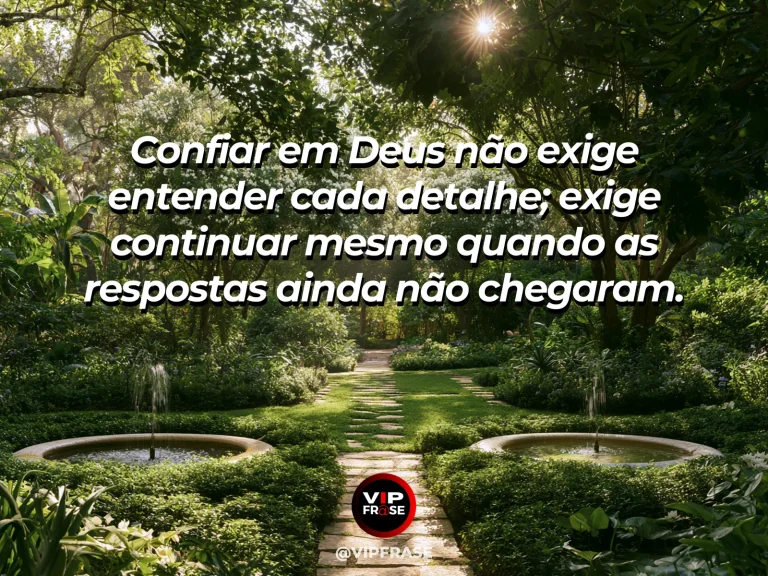 Frase sobre Deus com caminho de terra entre oliveiras levando a montanhas banhadas por luz dourada.