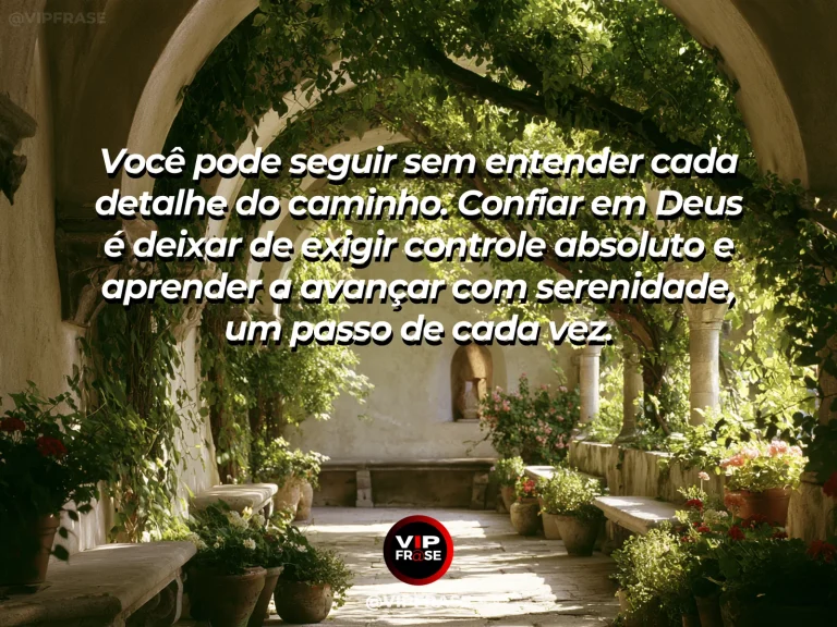 Mensagem sobre Deus com ponte de madeira atravessando névoa rumo à luz.