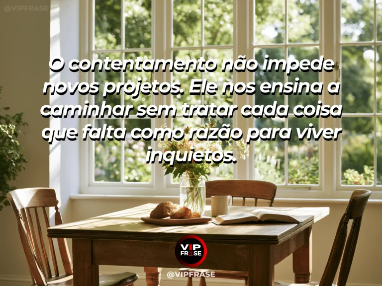 Arte com frase de paz sobre contentamento sem abandonar projetos, em cenário de pomar iluminado com mesa simples e flores frescas.