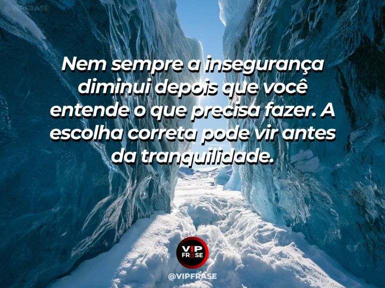 Mensagem de coragem sobre decisões, com caminho alpino avançando entre névoa e luz.