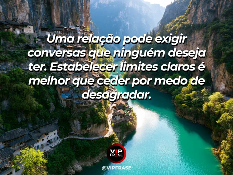 Frase sobre coragem e estabelecer limites nas relações, com cena de an ancient stone arch frames a restful garden enclosed by secure natural walls.